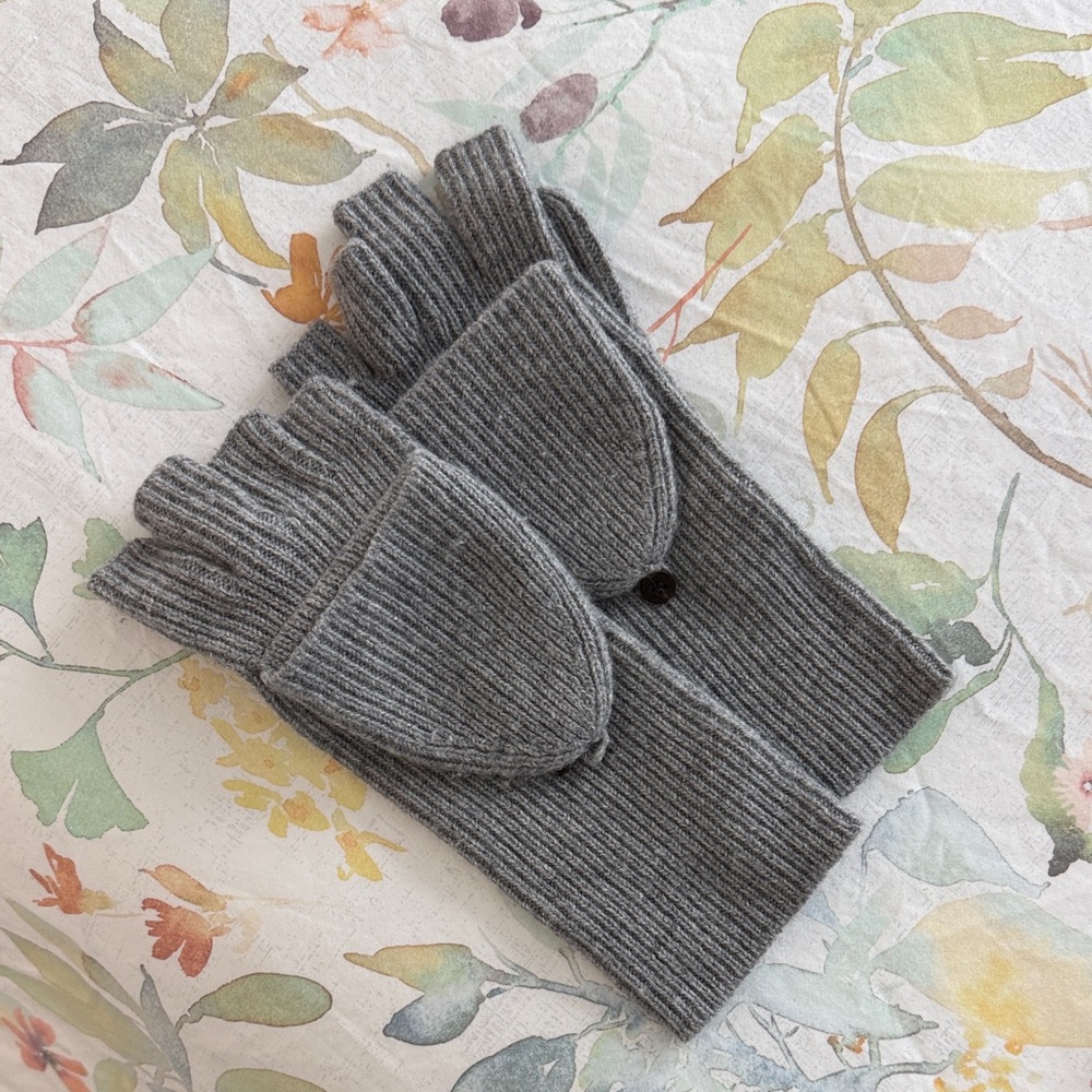 Theory Gray Knit Convertible Mittens